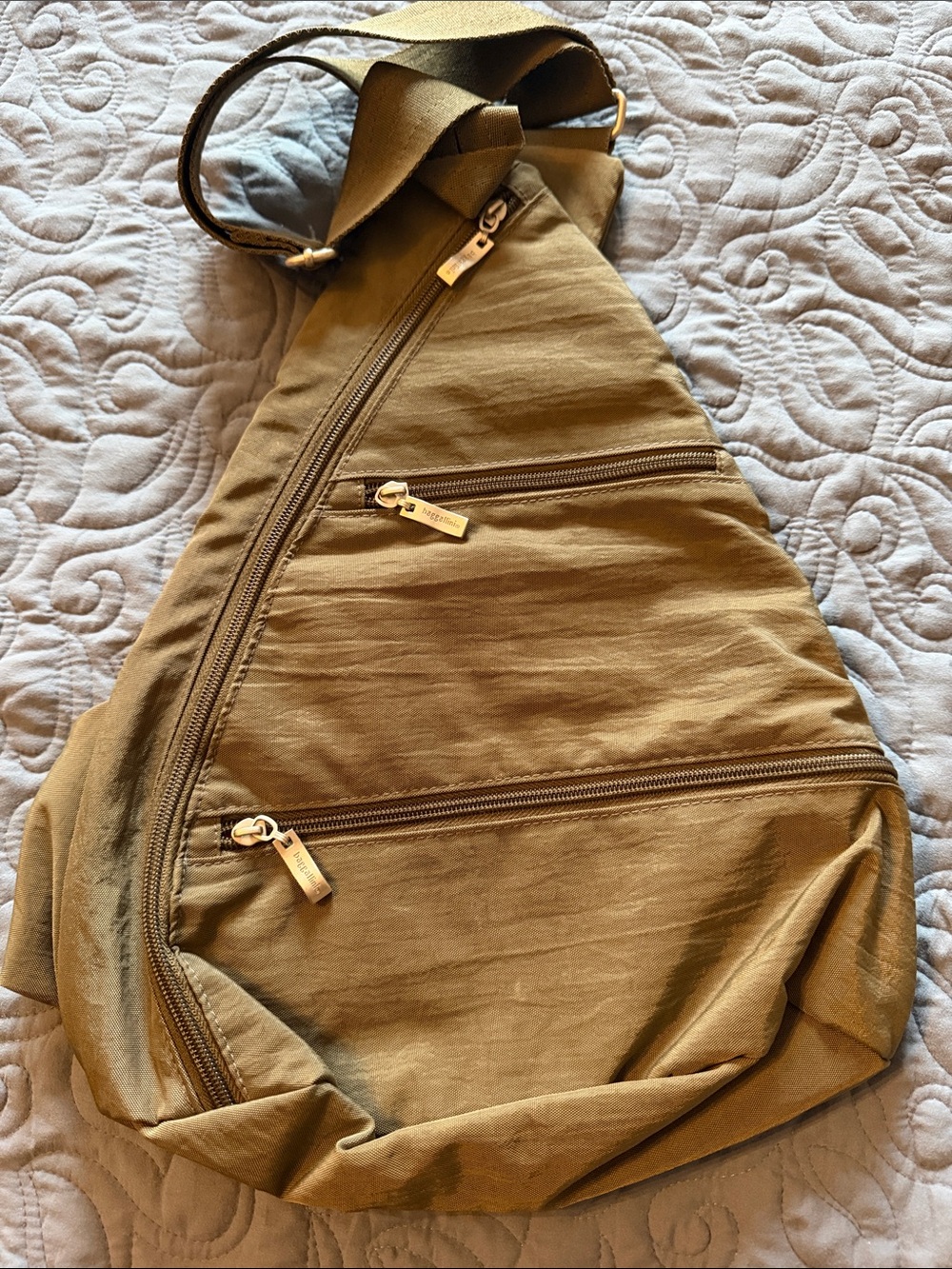 Baggallini crossbody bag hunter green